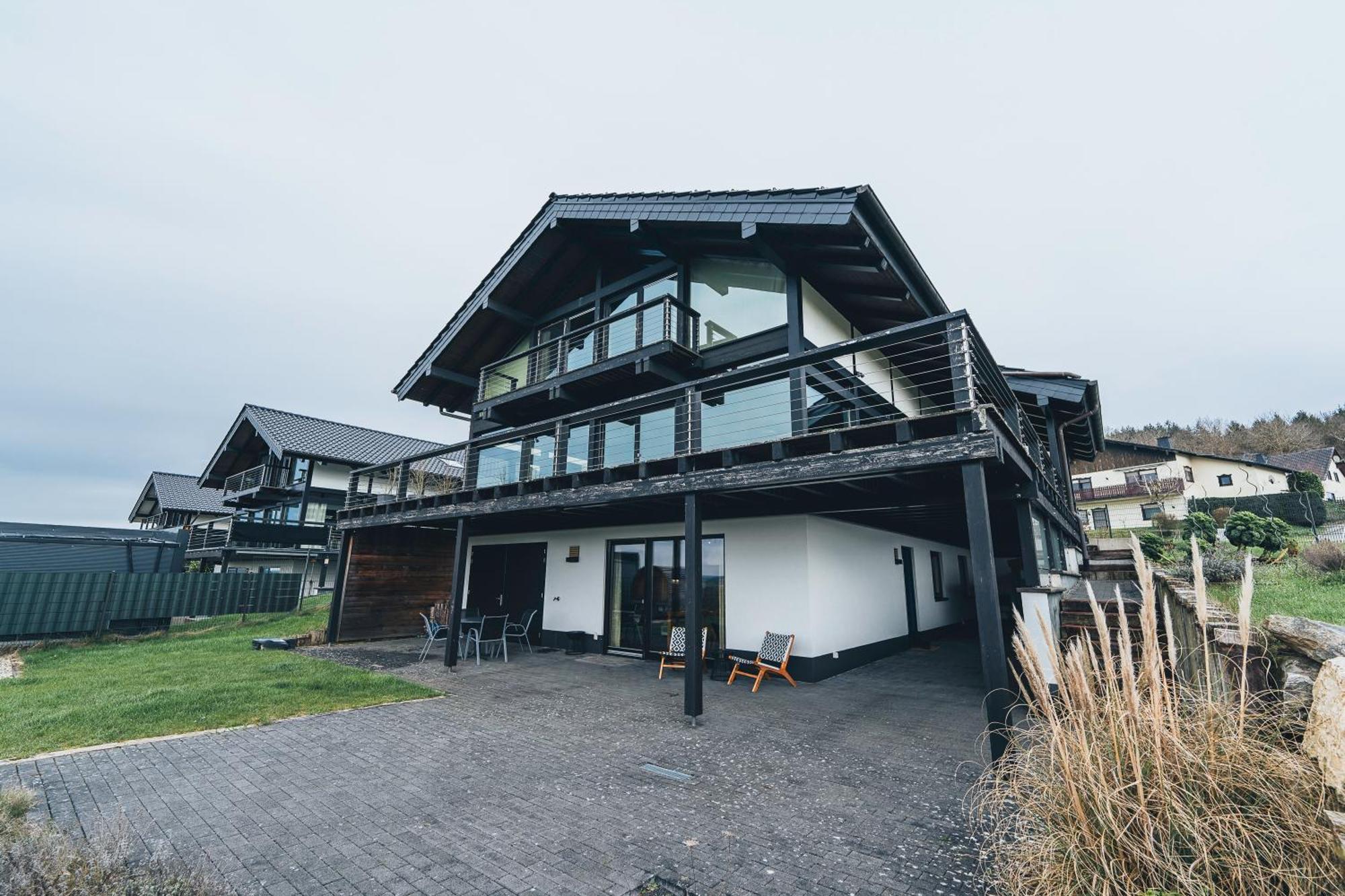 Hunsrueck Valley View Apartment With Cedar Sauna Bruschied المظهر الخارجي الصورة